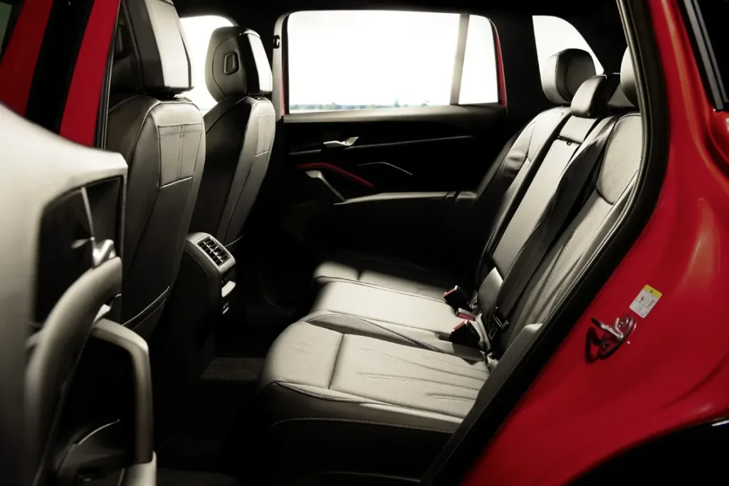 Volkswagen Tiguan thế hệ mới - Kh&ocirc;ng gian 5 chỗ rộng r&atilde;i